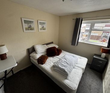4 bedroom terraced house to rent - Photo 5