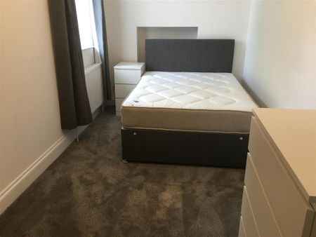 4 bedroom flat to rent - Photo 4