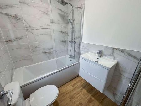 Bury New Road, Heywood, Greater Manchester, OL10 - Photo 4