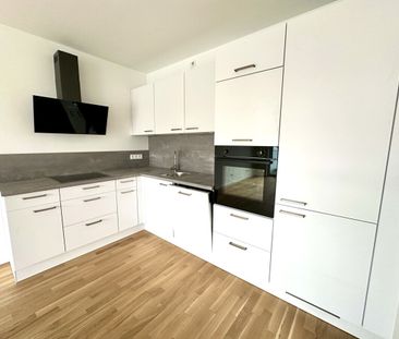 Exklusive, helle 3 Zi. Wohnung, EBK, gr. Balkon, Stellplatz- viele ... - Foto 1