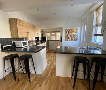 6 bedroom terraced house to rent - Photo 4