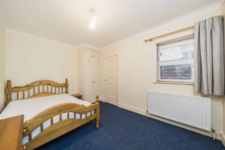 3 bedroom flat to rent - Photo 2