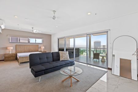 EXECUTIVE FURNISHED PENTHOUSE - Photo 3