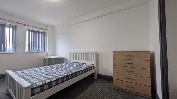 3 bedroom flat to rent - Photo 1