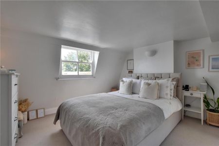 3 bedroom end of terrace house to rent - Photo 2