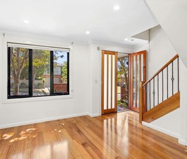 Contemporary Double-Storey Townhouse in Prime Templestowe Location - Photo 1