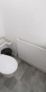 Room For Rent Queen Street, Pontypridd - Photo 4