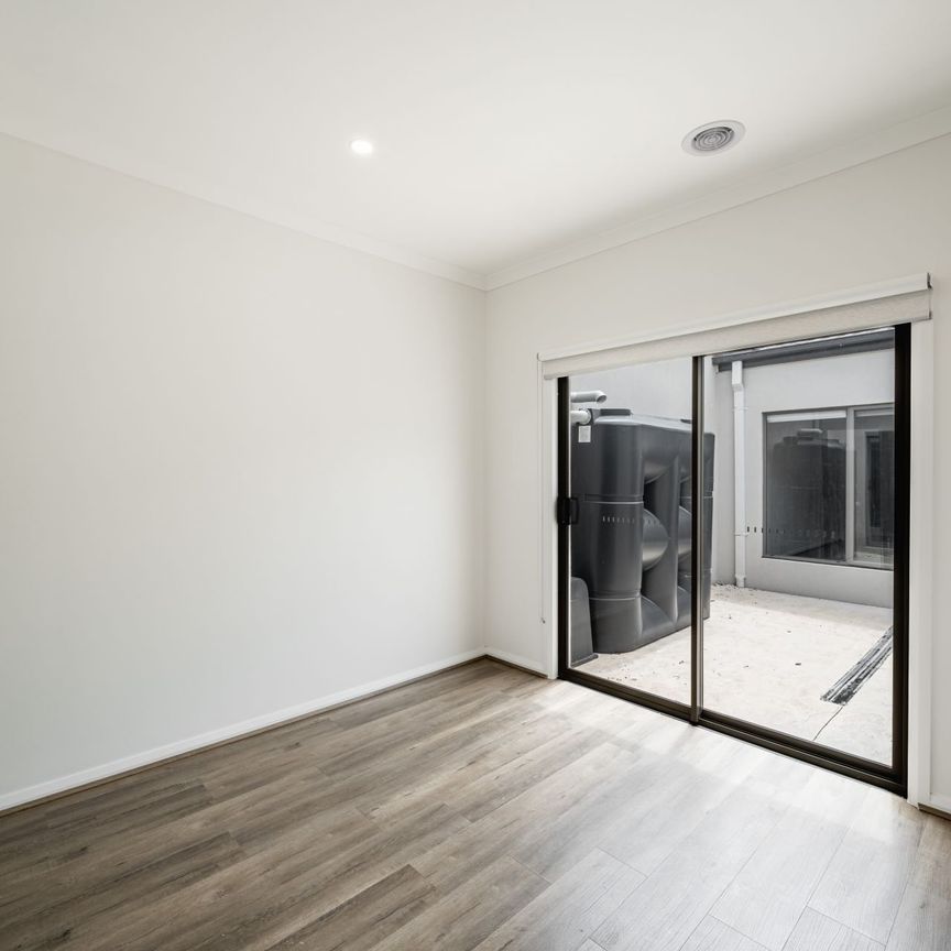 Modern 3-Bedroom Home in the Heart of Thornhill Park - Photo 1