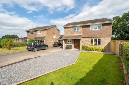 4 Bedroom House - Barnes Close, West Wellow - Photo 5