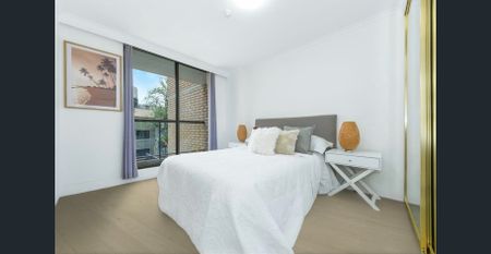 Two-bedroom inner-city apartment in prime lifestyle location - Photo 3