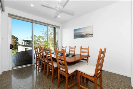 3 Kingfisher Crescent, Burleigh Waters QLD 4220 - House For Rent | Domain - Photo 3