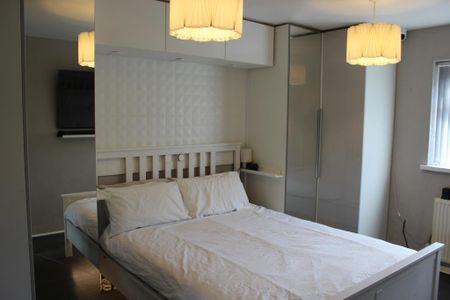 3 bedroom terraced house to rent - Photo 5