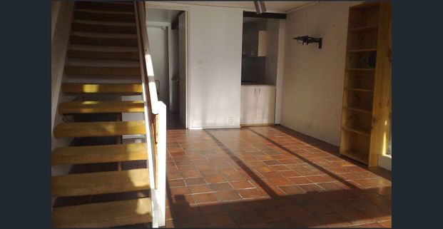 Charming Two-Bedroom Townhouse in a Sought-After Maribyrnong Location - Photo 1