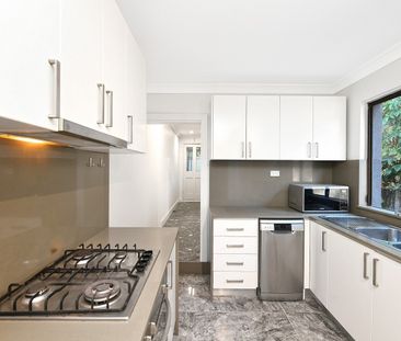Renovated Newtown Terrace: Victorian Charm With Modern Flair - Photo 2