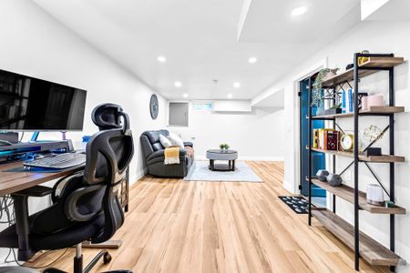 For Lease - 5273 Banting Court, Burlington, Ontario - Photo 2