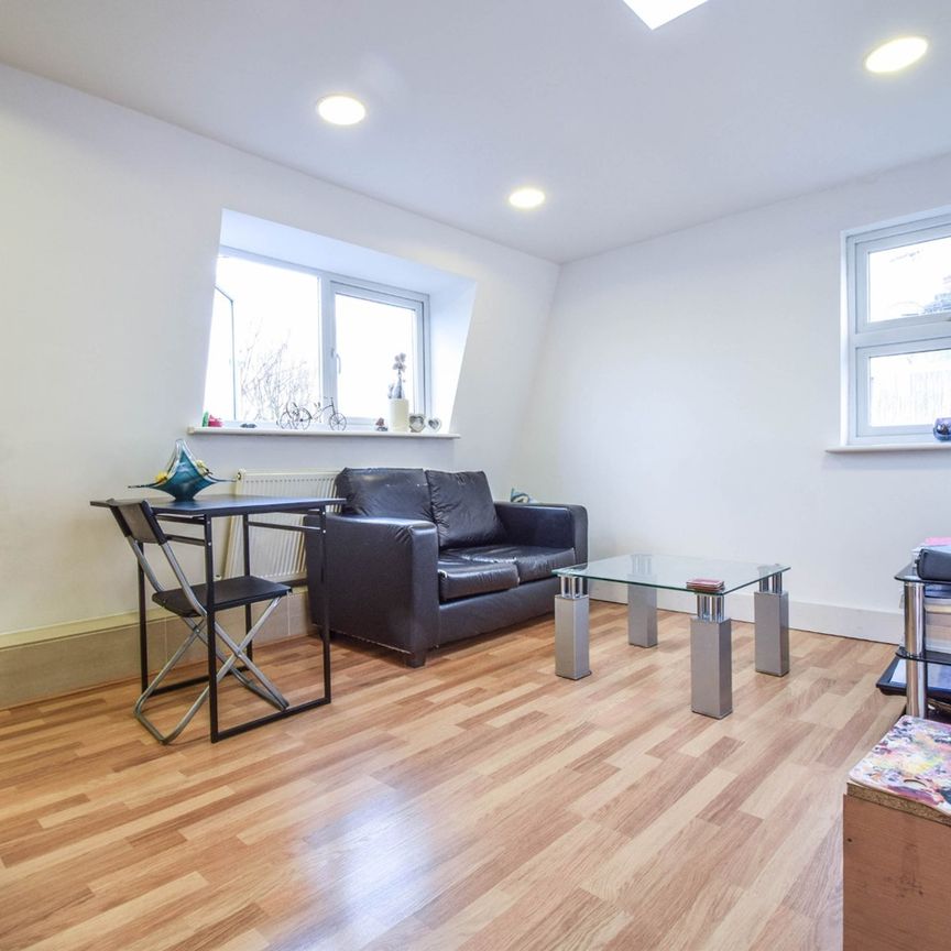 1 Bed Flat, Edith Road, W14 - Photo 1