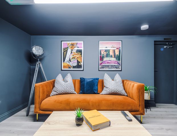 The Woodlands Room 1 - Photo 1