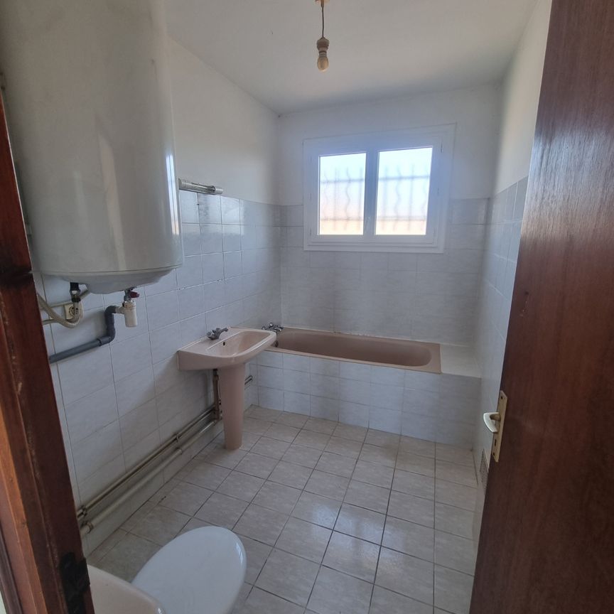 Location Appartement 1 pièce 26m² RAPHELE LES ARLES 13280 - Photo 1