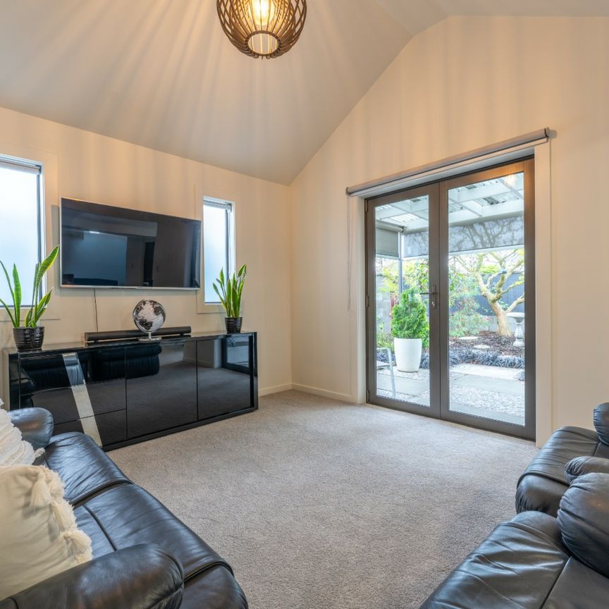 Comfortable, Private Living - Photo 1