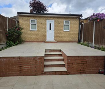 3 Bedroom House - Terraced To Let - Photo 3