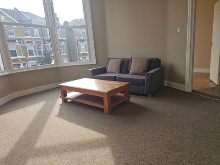 2 Bed Flat, Montrell Road, SW2 - Photo 4