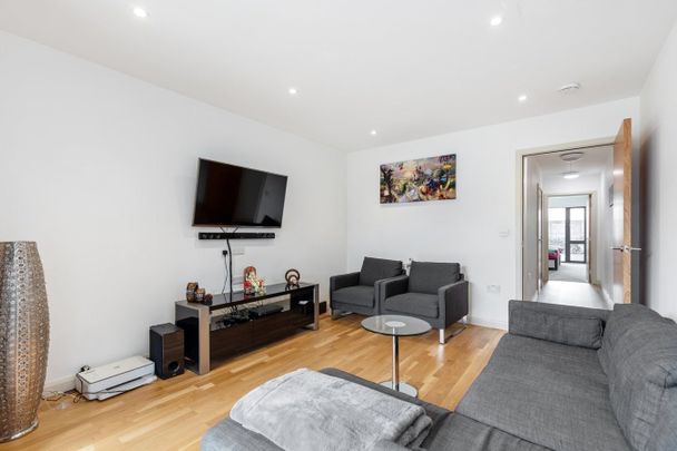 Alpine Road, London, NW9 - Photo 1