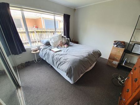 3 Bedroom House in Central Auckland Suburb! - Photo 3