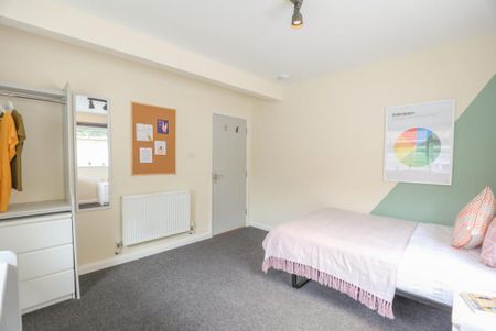 1 bedroom in a house share to rent - Photo 2
