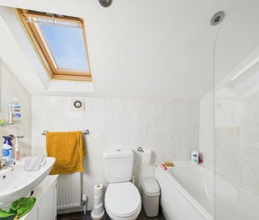 2 bedroom flat to rent - Photo 2