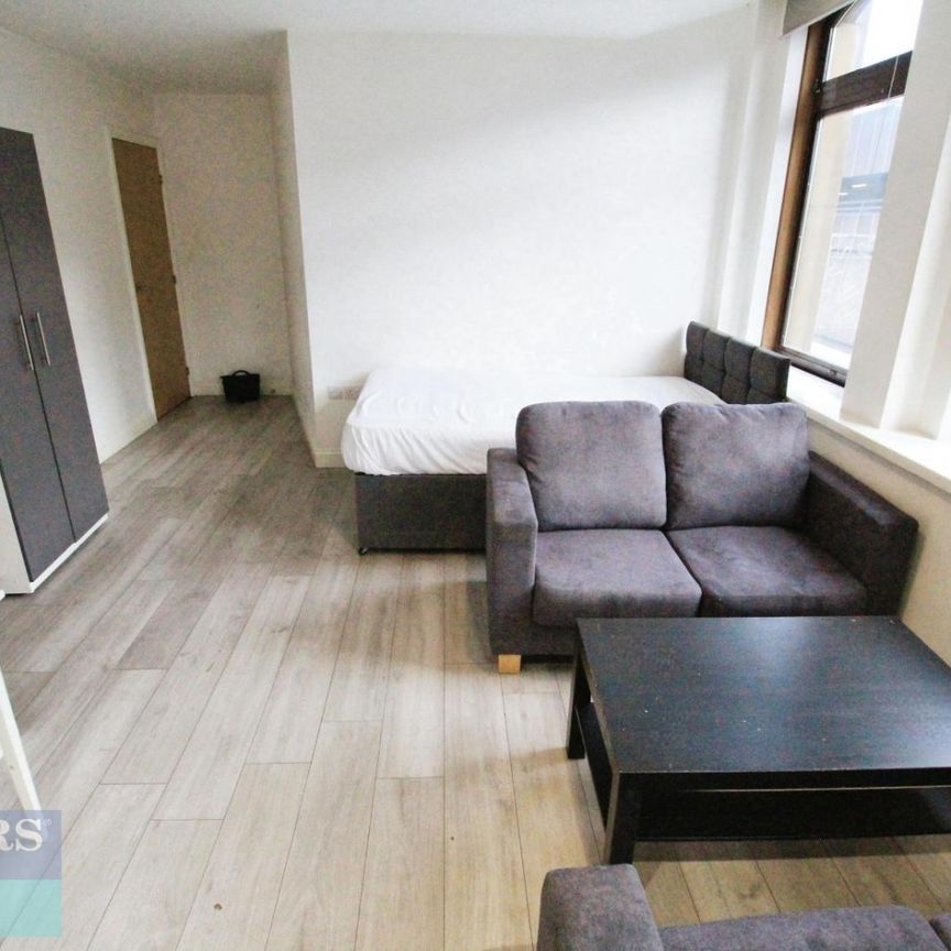 1 bedroom Flat To Let - Photo 1