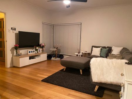 THREE BEDROOM FAMILY HOME - GARDENER INCLUDED - Photo 3