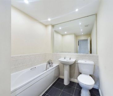 4 bedroom semi-detached house to rent - Photo 6