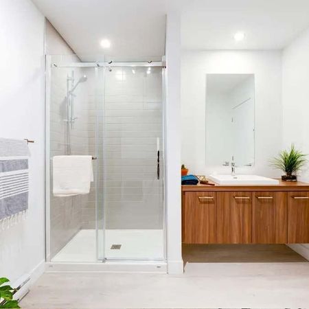 Spacieuse Unité 2 Chambres au Complexe Le Pivot Québec - condo / appartement / logement à louer - Photo 3