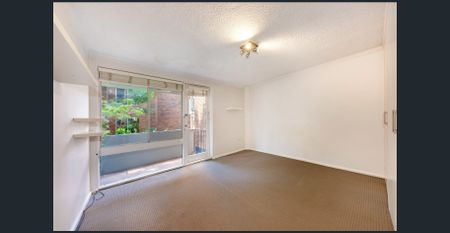 Unique Townhouse Style Split Level Apartment - Photo 3