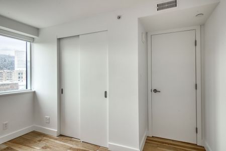 3460 Peel Street - Photo 3