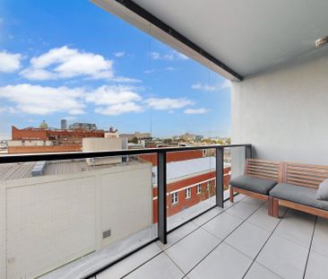 Stylish Furnished Apartment - Photo 1