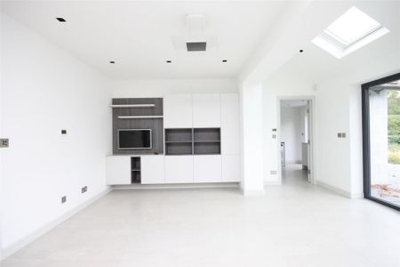 4 bedroom detached house to rent - Photo 5