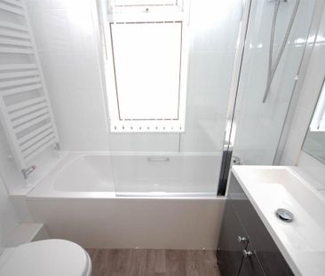 3 bedroom flat to rent - Photo 3