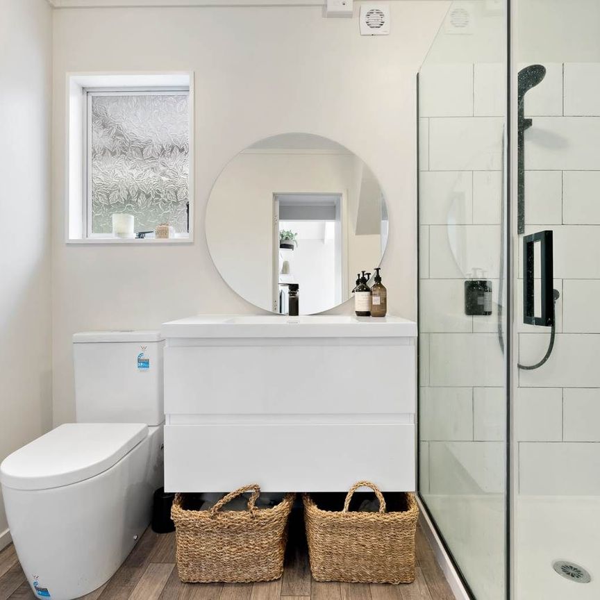 Position Perfect - Macleans - Photo 1