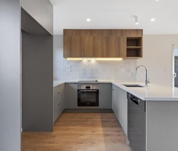 Stunning New Build Home on Claymore Street! - Photo 2