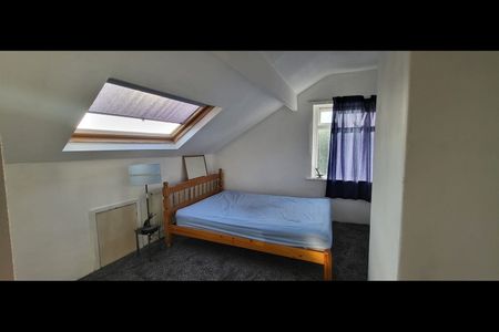 4 Bed End Terrace, Claremont Place, LS12 - Photo 4