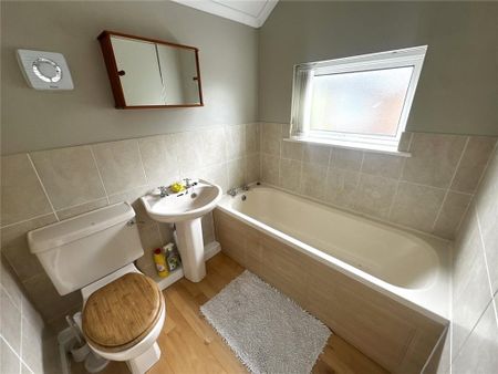2 bedroom semi-detached house to rent - Photo 4