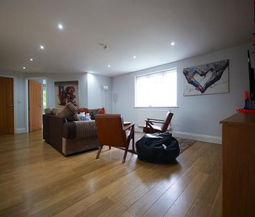 6 Bedroom Detached To Let - Photo 1