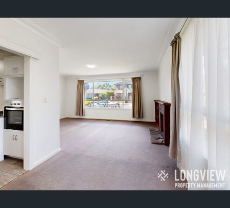 21 Merrick Cres, Glen Waverley, Vic 3150 - Photo 2