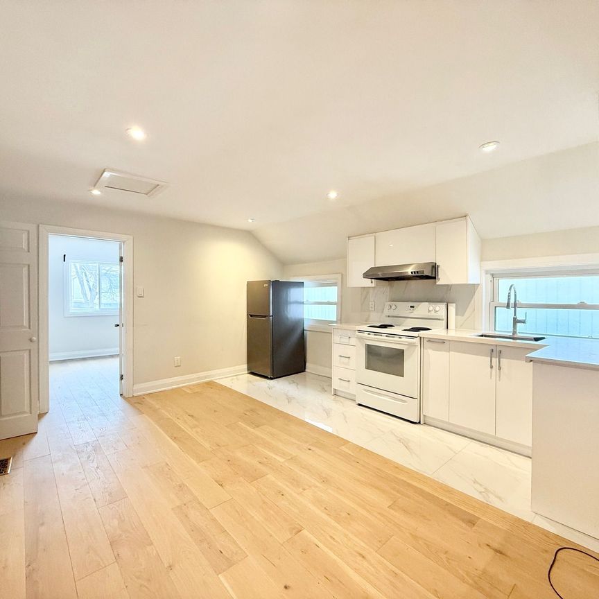 For Lease - 4 Sutherland Avenue Unit# 2nd Flr, Toronto, Ontario - Photo 1