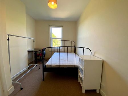 4 bedroom house to rent - Photo 3