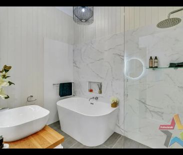 “Simply Stunning” - Photo 6