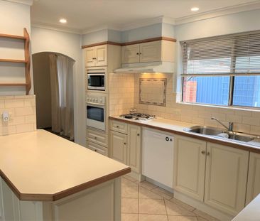A Duncraig Classic with a Private Poolside Escape - Photo 4