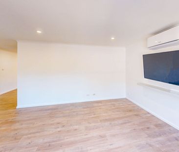 Spacious Family Home with Pool in Prime Coastal Location - Photo 3