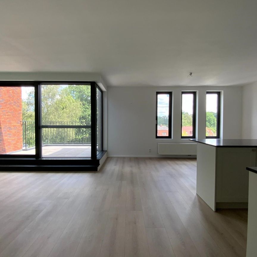 Hedendaags 2 slpk appartement met lift, terras en parking - Photo 1